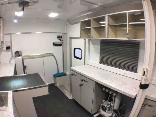6-23 Ft Vet Unit_Entry Door_Bench Seat