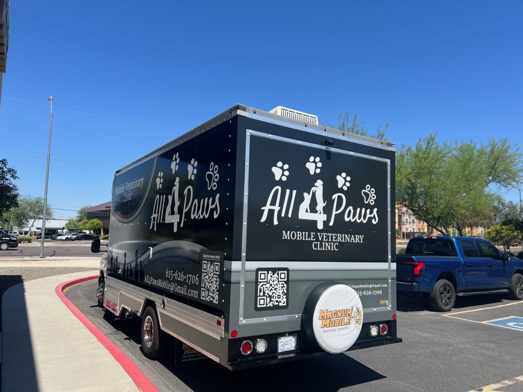 26ft Mobile Veterinary Clinic Exterior 9