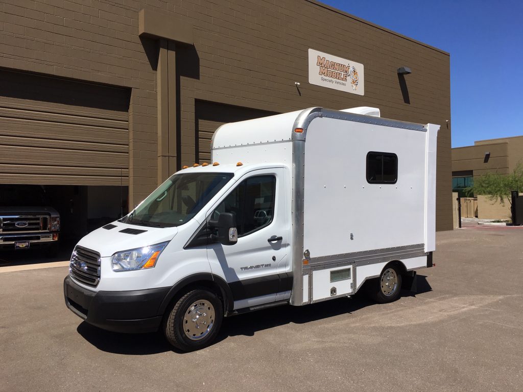 19ft Mobile Veterinary Exterior 12