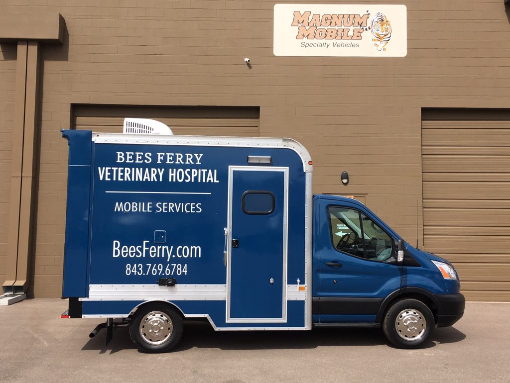 19ft Mobile Veterinary Exterior 13