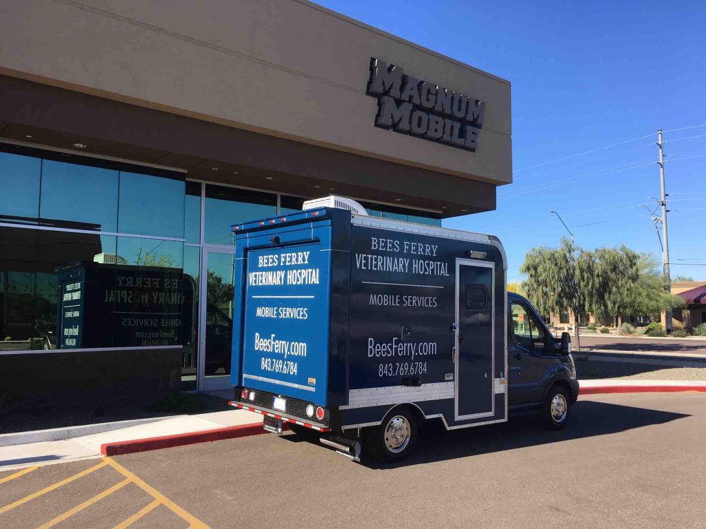 19ft Mobile Veterinary Exterior 10
