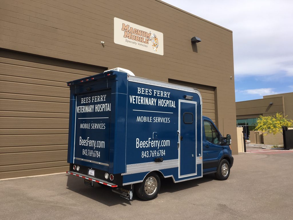 19ft Mobile Veterinary Exterior 8
