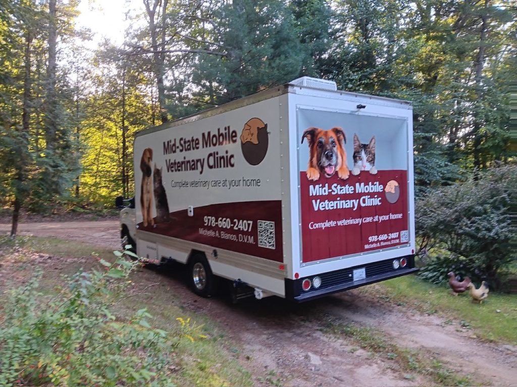 26ft Mobile Veterinary Clinic Exterior 3