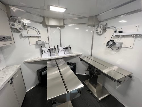 25FtSpayNeuterTrailerInteriorSurgerySuitePic_3 25FtSpayNeuterTrailerInteriorSurgerySuitePic_3