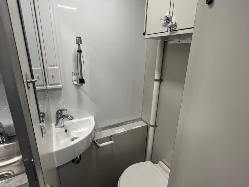 26FtMedicalInteriorBathroomWithLiftPic_3 26FtMedicalInteriorBathroomWithLiftPic_3