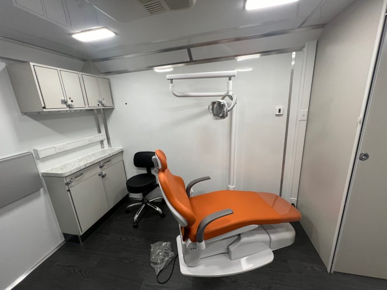 26MobileDentalInventoryInteriorDentalRoom_8_2_21_25