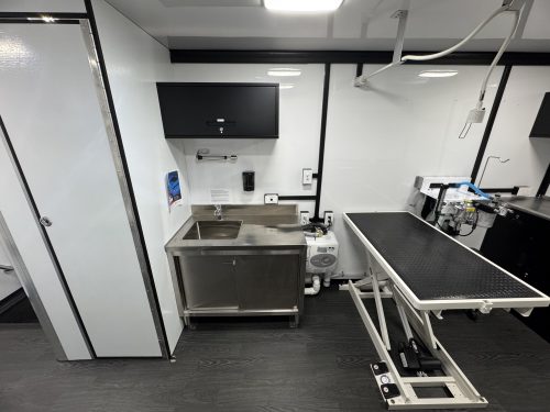26ft Mobile Veterinary Clinic – Pro