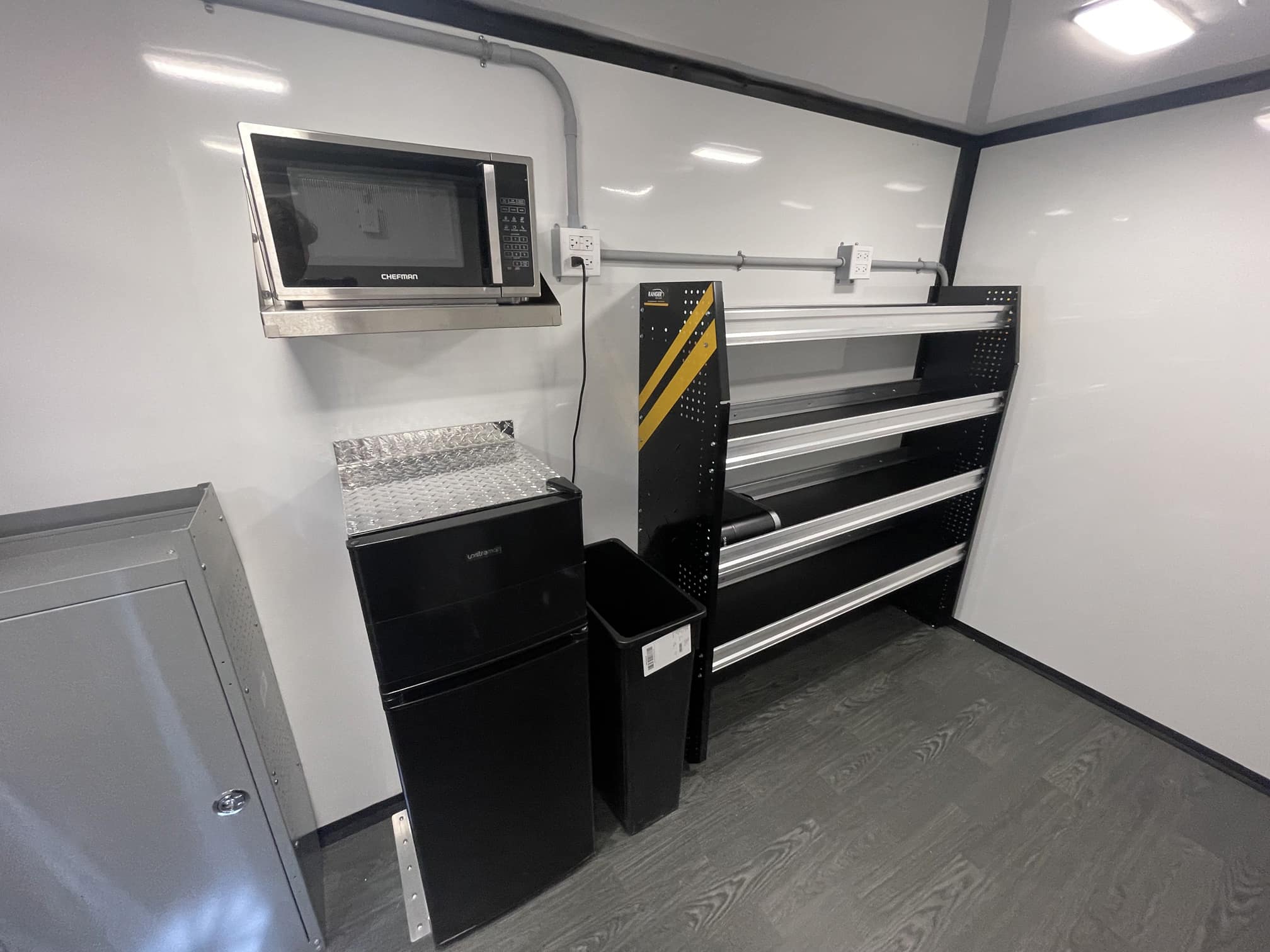 Magnum-Mobile-26ft-Mobile-Contractor-Office-Professional-Series-PS-Refrigerator-Microwave-Storage-4
