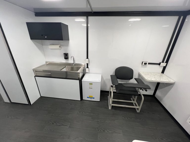 Magnum-Mobile-26ft-Mobile-Screening-Professional-Series-Rear-PS-SS-Sink-Medical-Fridge-Counter-Blood-Draw-6