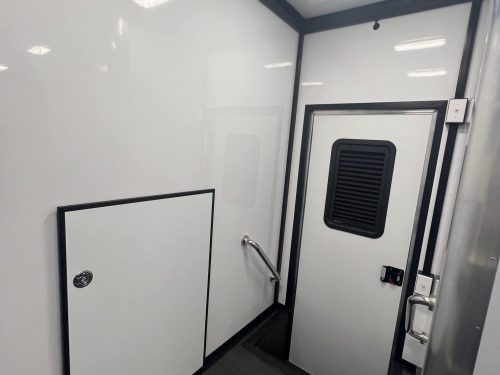 Magnum-Mobile-26ft-Mobile-Treatment-Clinic-Professional-Series-Closed-Pass-Thru-Door-Entry-Door-6