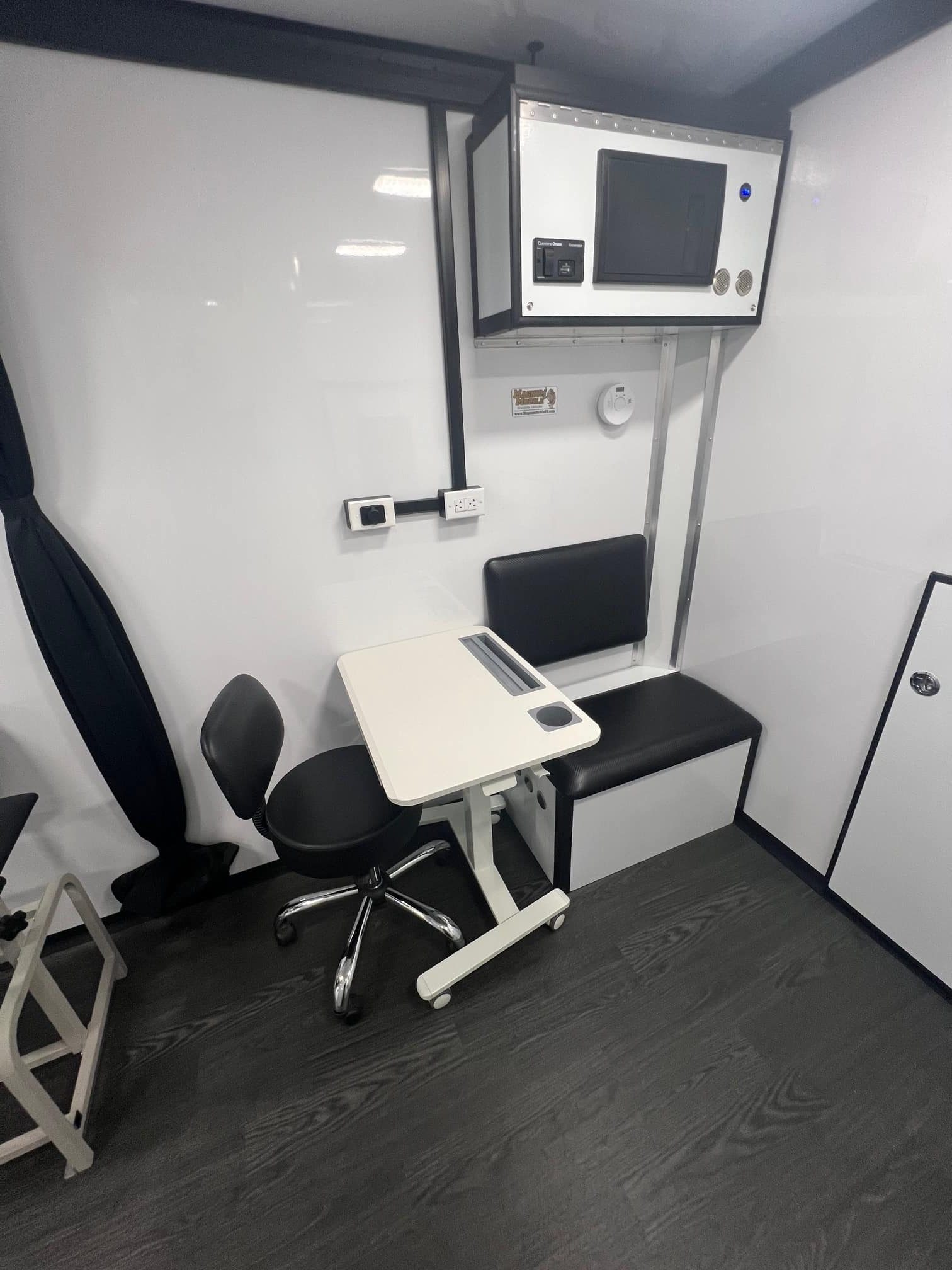 Magnum-Mobile-26ft-Mobile-Treatment-Clinic-Professional-Series-Desk-Bench-Seating-7