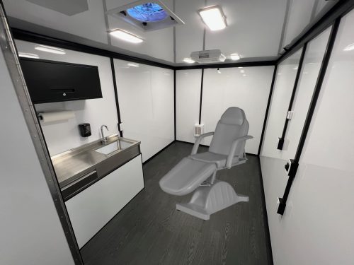 Magnum-Mobile-26ft-Mobile-Treatment-Clinic-Professional-Series-Spa-Chair-4