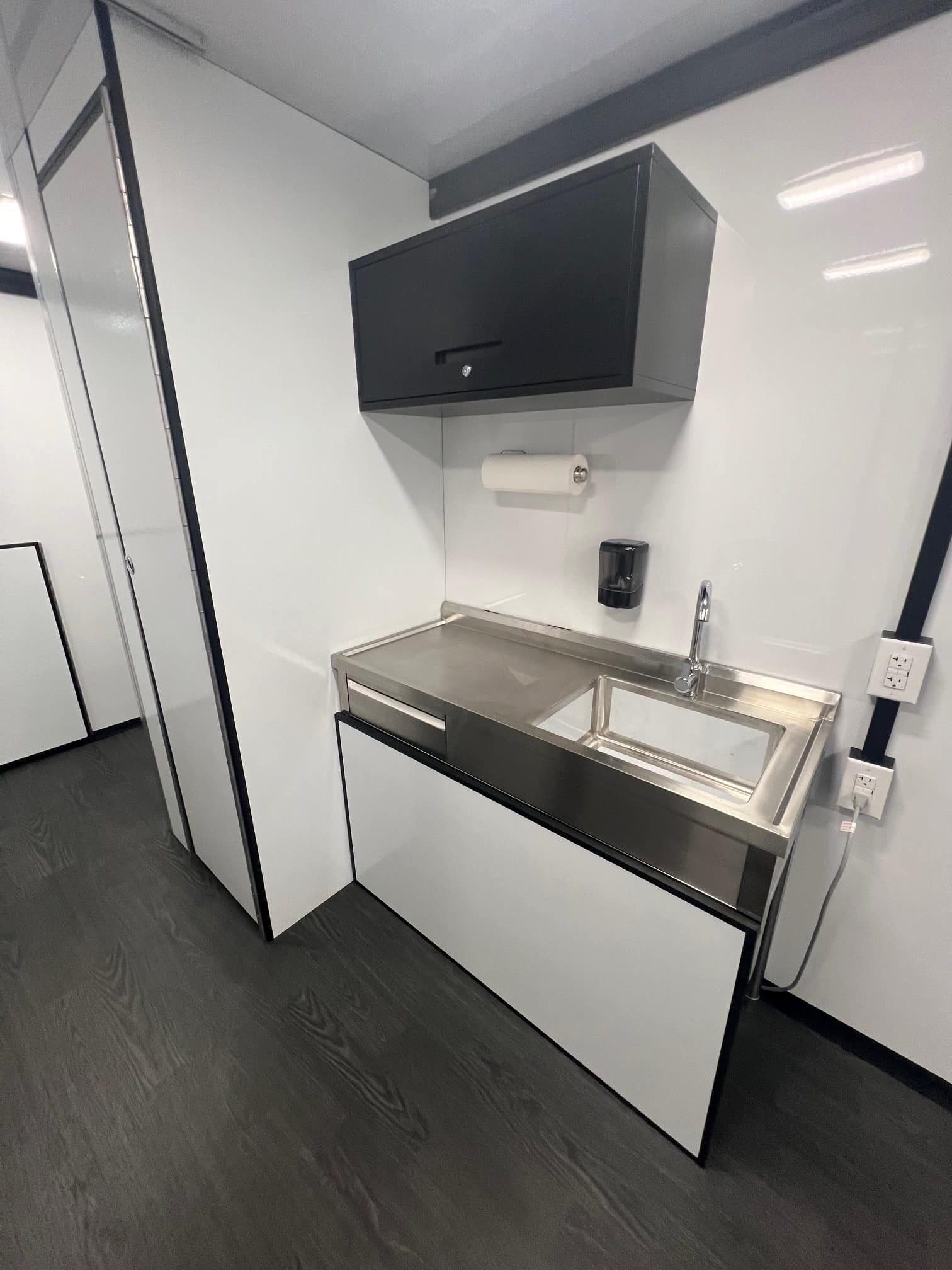 Magnum-Mobile-26ft-Mobile-Treatment-Clinic-Professional-Series-Stainless-Steel-Sink-Storage-Above-9