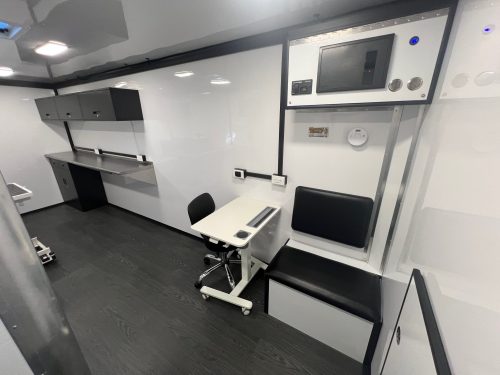 Magnum-Mobile-26ft-Mobile-Veterinary-Clinic-Professional-Series-3