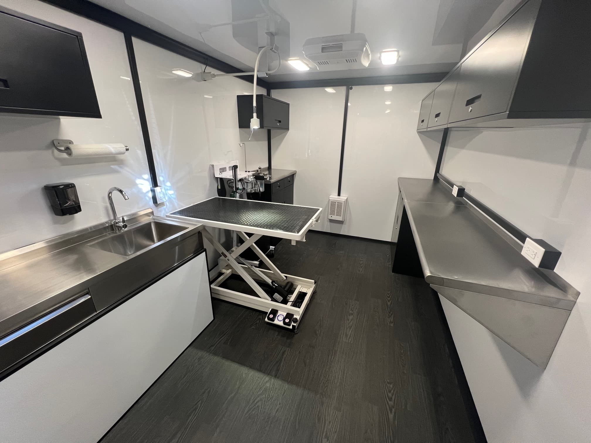 Magnum-Mobile-26ft-Mobile-Veterinary-Clinic-Professional-Series-6