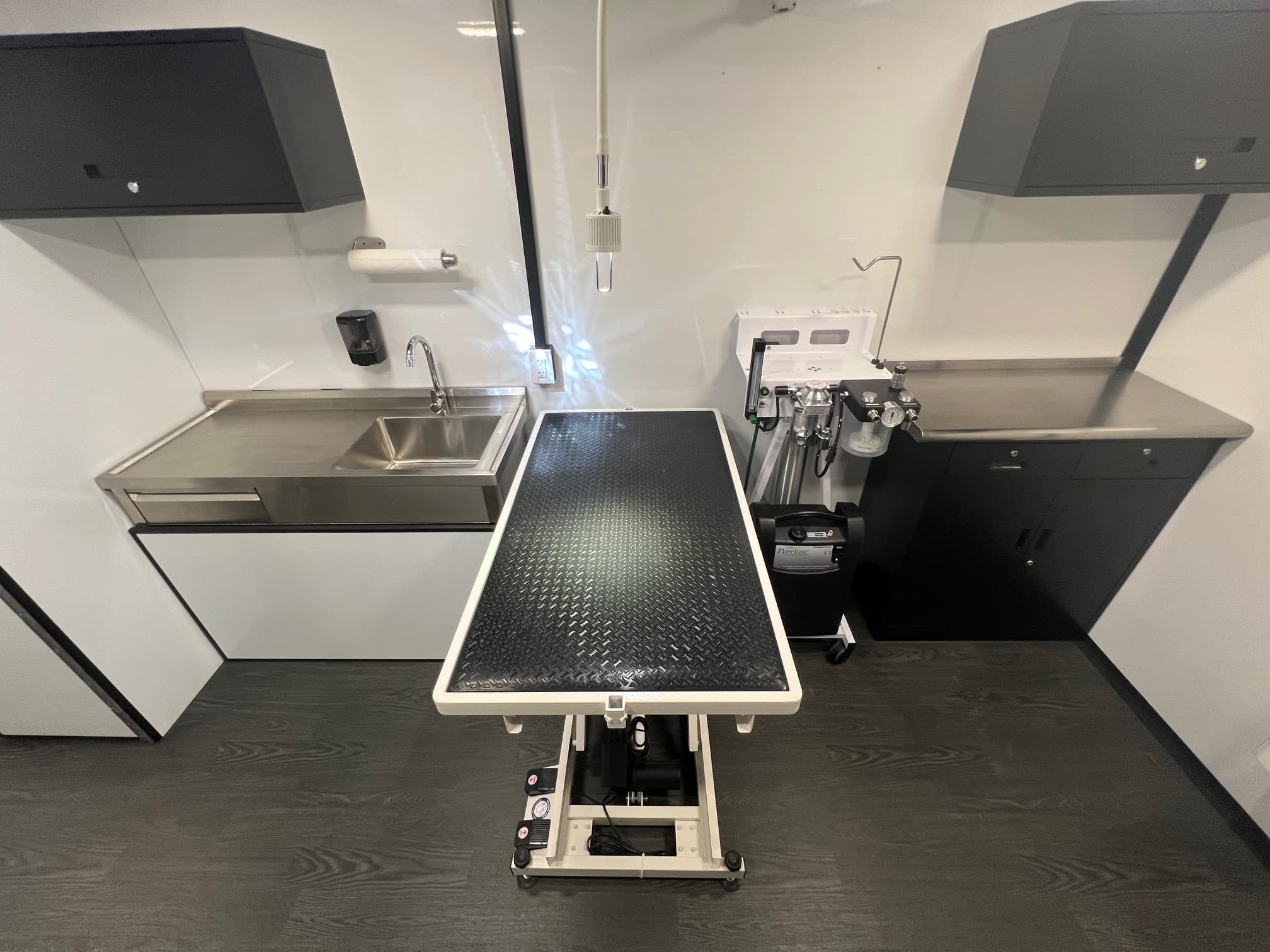 Magnum-Mobile-26ft-Mobile-Veterinary-Clinic-Professional-Series-7