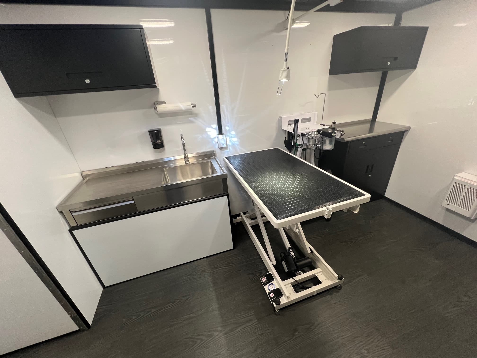 Magnum-Mobile-26ft-Mobile-Veterinary-Clinic-Professional-Series-8