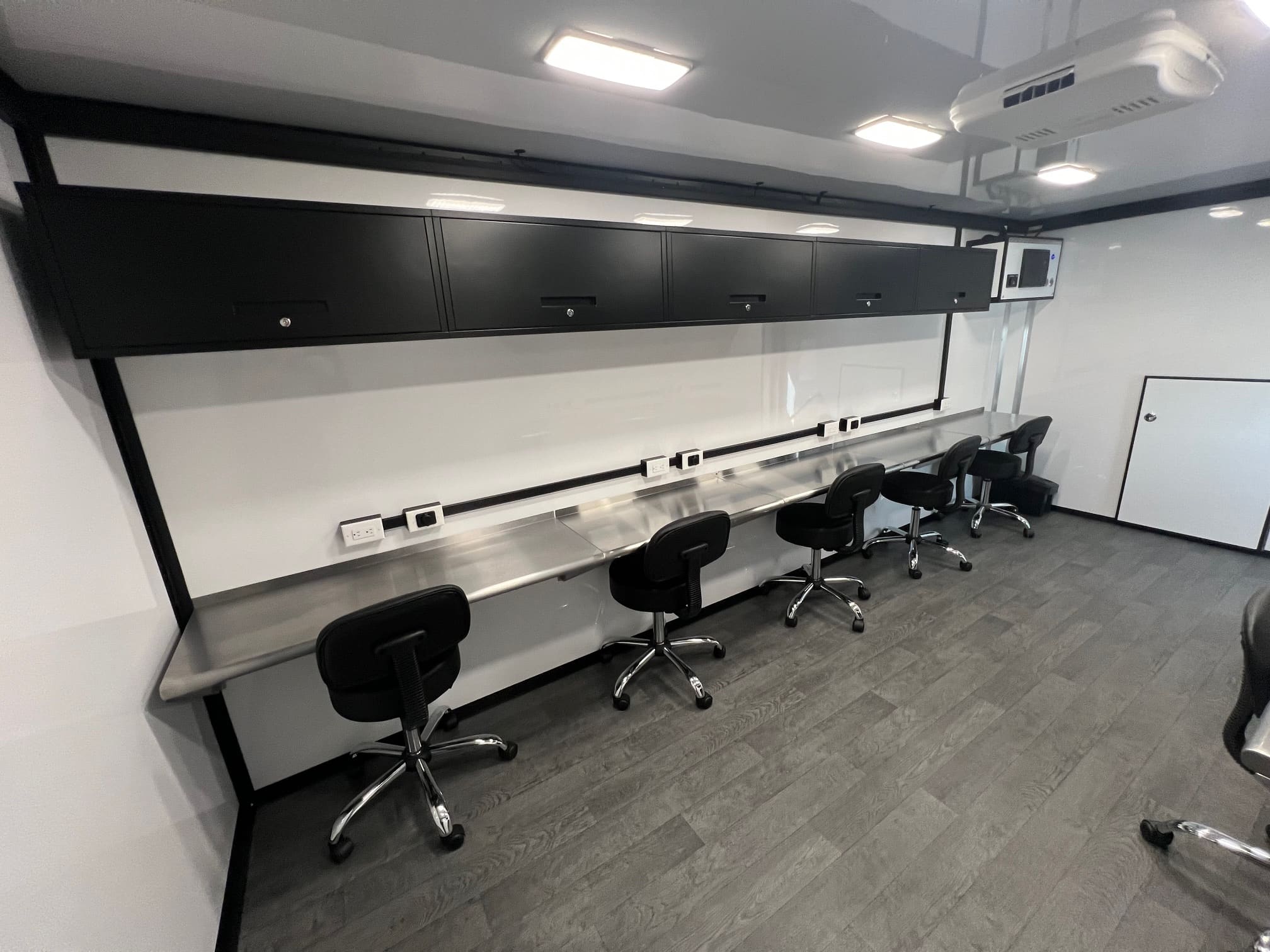 Magnum-Mobile-26ft-Mobile-Job-Center-Professional-Series-DS-Side-5 Magnum-Mobile-26ft-Mobile-Job-Center-Professional-Series-DS-Side-5