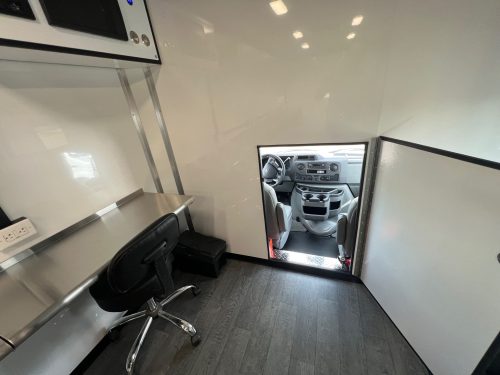 Magnum-Mobile-26ft-Mobile-Job-Center-Professional-Series-Pass-Through-7 Magnum-Mobile-26ft-Mobile-Job-Center-Professional-Series-Pass-Through-7