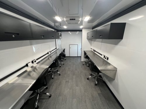 Magnum-Mobile-26ft-Mobile-Job-Center-Professional-Series-Towards-Front-2 Magnum-Mobile-26ft-Mobile-Job-Center-Professional-Series-Towards-Front-2