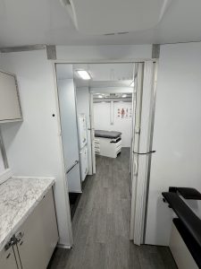 Read more about the article What Features Should a Mobile Medical Clinic Include?